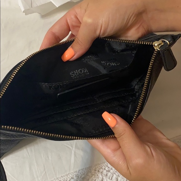 Michael Kors clutch - Picture 3 of 3